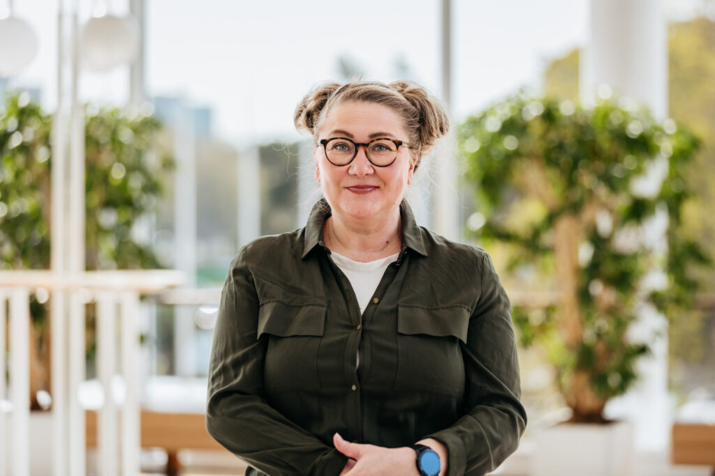 Kuvassa isännöitsijä Susan Laitinen